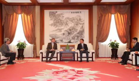 孫偉會見SBM公司戰(zhàn)略發(fā)展執(zhí)行董事Bernard Van Leggelo