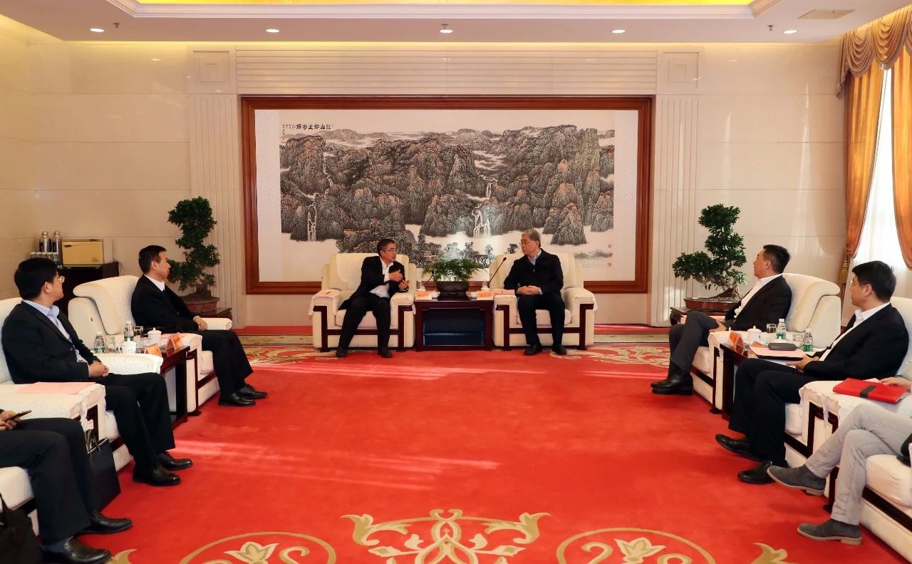 雷凡培會見中國船級社黨委副書記、總裁莫鑒輝一行